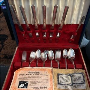 Oneida 8pc Encore Silver plated Flatware with Original Wooden Storage Box